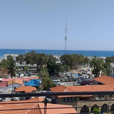 1b Seaview - Finikoudes Beach Apartmán *