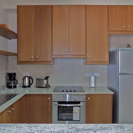 1b Seaview - Finikoudes Beach