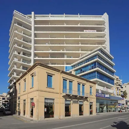 1b Seaview - Finikoudes Beach Larnaca